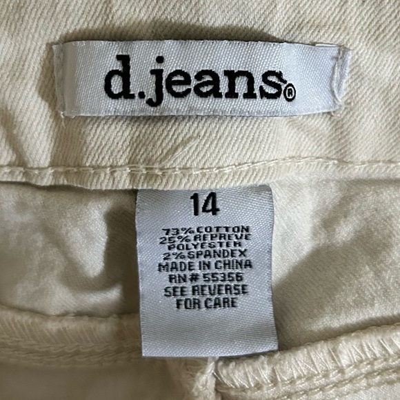 d.jeans brand size 14. Classic & comfy pair of cream colored shorts. - Picture 3 of 5